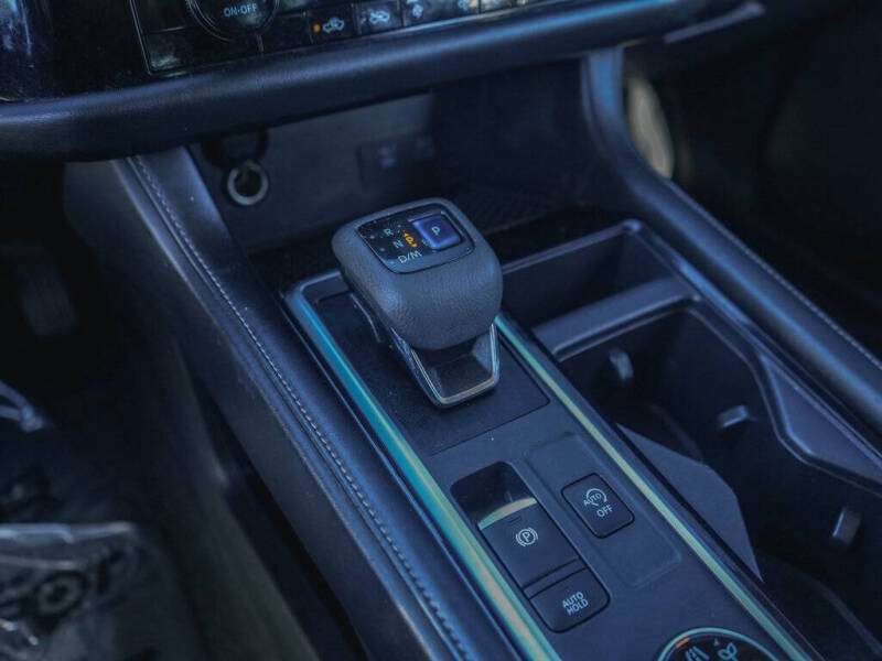 2022 Nissan Pathfinder SV