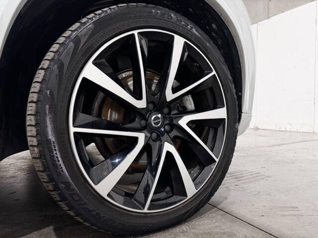 2021 Volvo XC90 T6 Momentum 7-Passenger