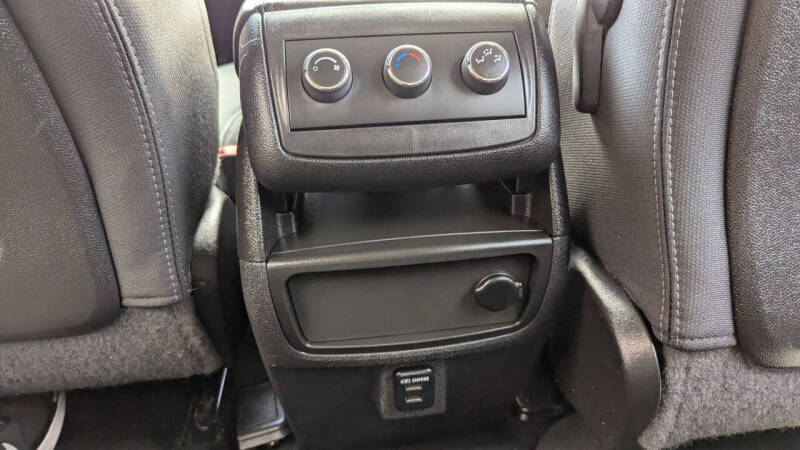 2016 GMC Acadia SLE-2