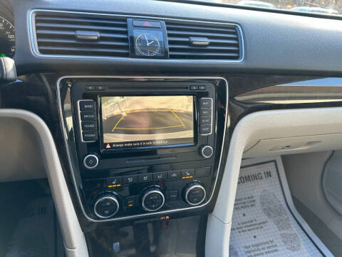 2015 Volkswagen Passat 1.8T SEL Premium