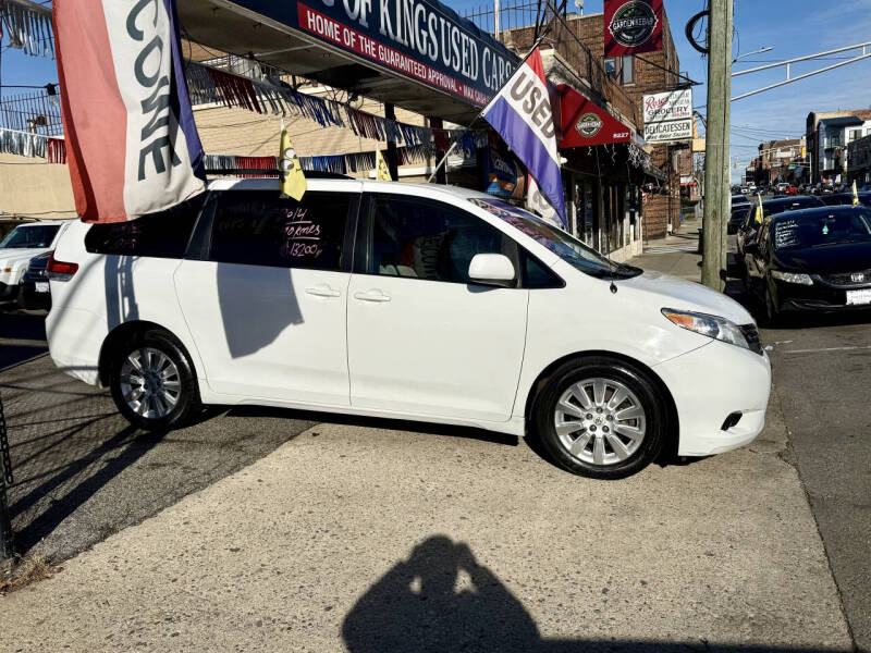 2014 Toyota Sienna LE 7-Passenger
