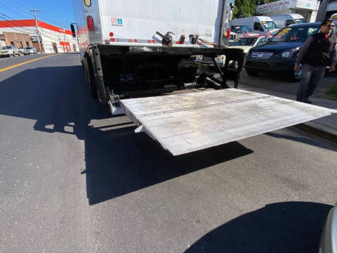 2005 Freightliner M2 106