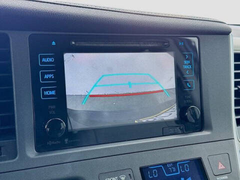 2015 Toyota Sienna XLE 7-Passenger Auto Access Seat