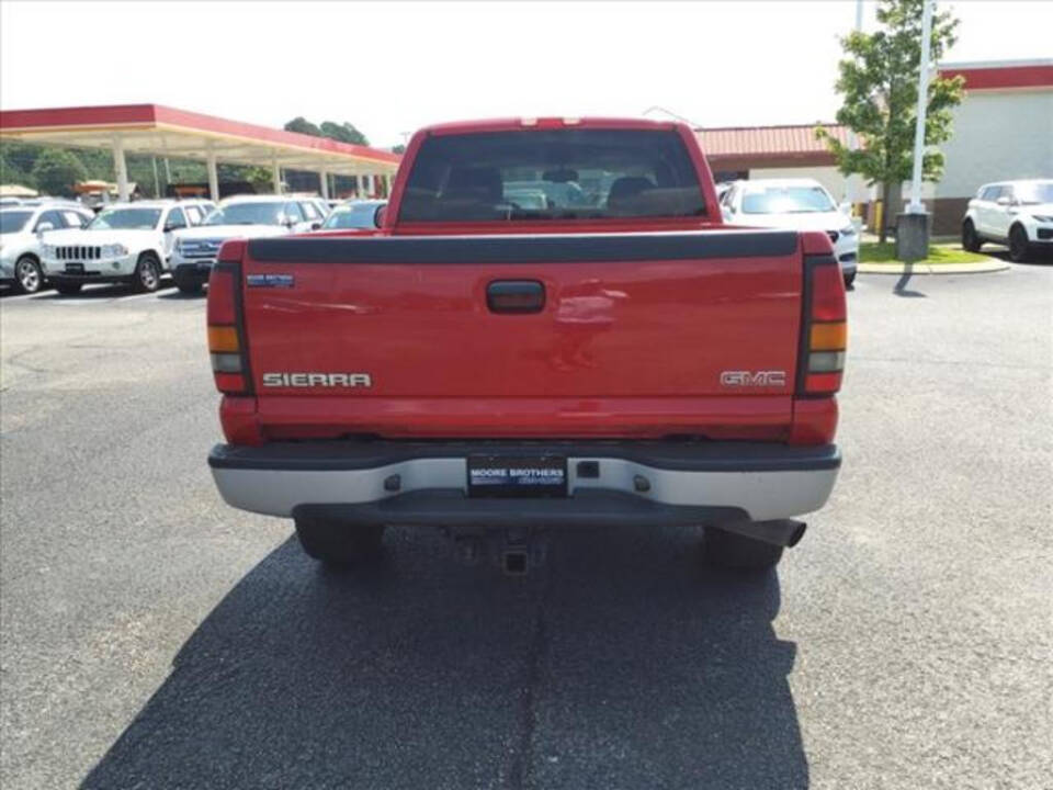 2004 GMC Sierra 2500HD for sale at MOORE BROTHERS in Oxford, MS