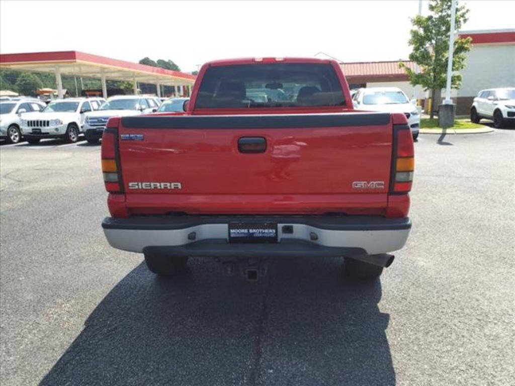 2004 GMC Sierra 2500HD for sale at MOORE BROTHERS in Oxford, MS