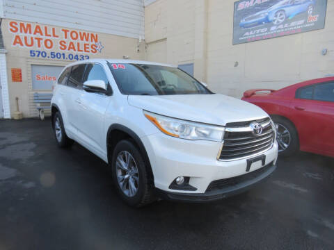2014 Toyota Highlander for sale at Small Town Auto Sales in Hazleton PA