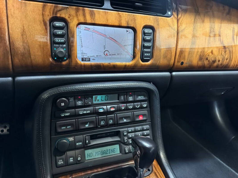 2005 Jaguar XKR