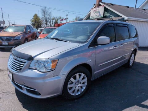 2015 Chrysler Town and Country for sale at Car Now in Mount Zion IL