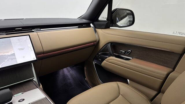 2025 Land Rover Range Rover P530 SE LWB