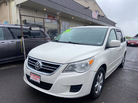 2009 Volkswagen Routan for sale at Six Brothers Mega Lot in Youngstown OH