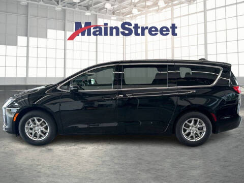 2027 Chrysler Pacifica Select