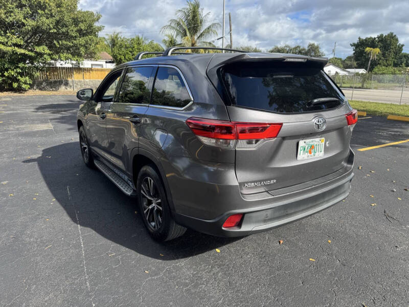 2018 Toyota Highlander LE