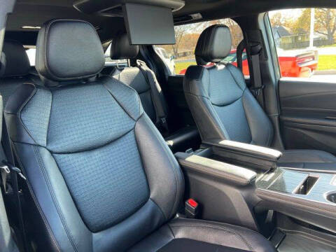 2025 Toyota Sienna Woodland Edition