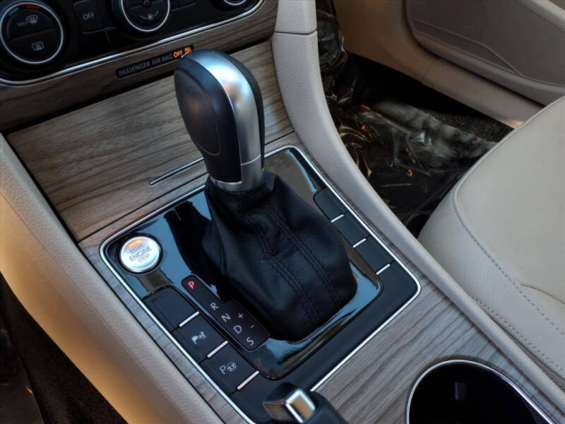 2018 Volkswagen Passat 2.0T SEL Premium