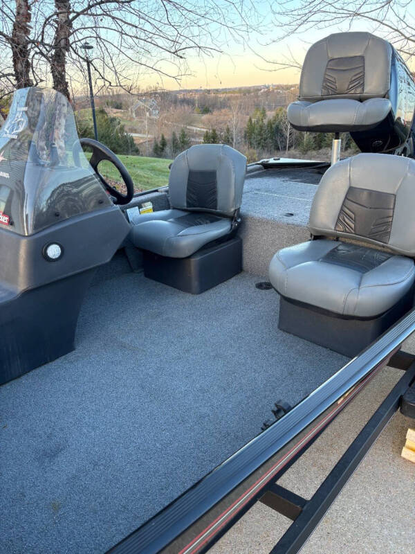 2021 Tracker BASS CLASSIC XL