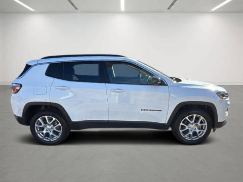 2022 Jeep Compass Latitude Lux