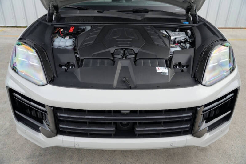 2024 Porsche Cayenne Turbo E-Hybrid Coupe