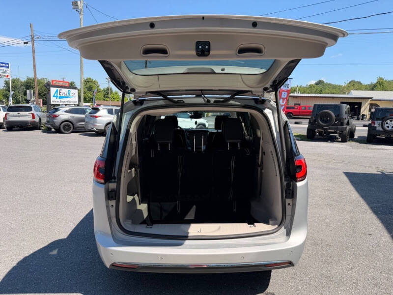 2023 Chrysler Pacifica Touring L