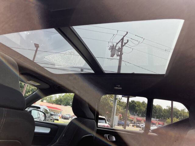 2025 Volvo XC40 B5 Core Bright Theme