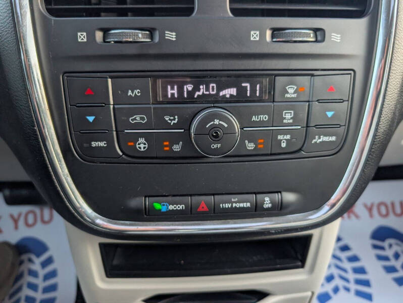 2016 Chrysler Town and Country Touring-L Anniversary Edition