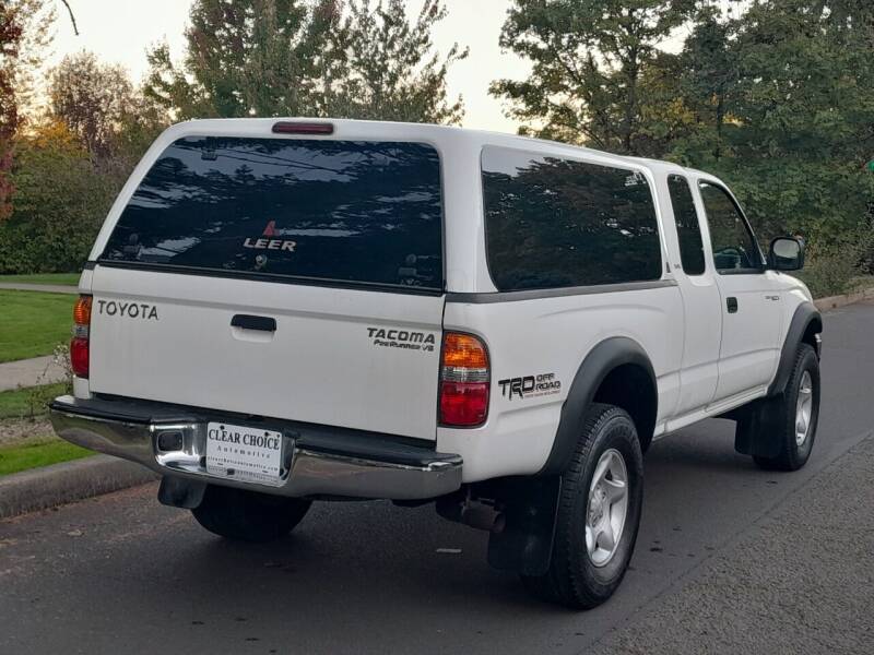 2004 Toyota Tacoma for sale at CLEAR CHOICE AUTOMOTIVE in Milwaukie OR