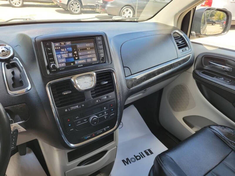 2014 Chrysler Town and Country Touring