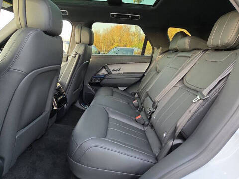 2025 Land Rover Range Rover Sport P360 SE