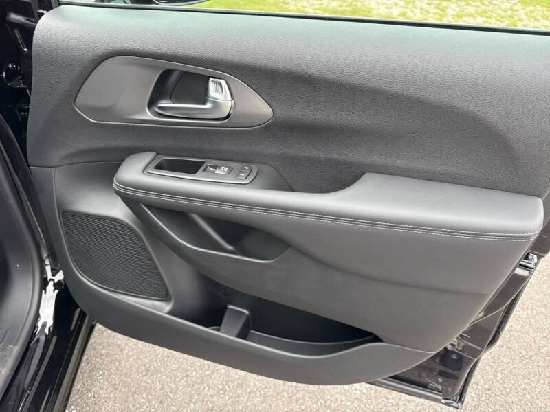 2026 Chrysler Voyager LX