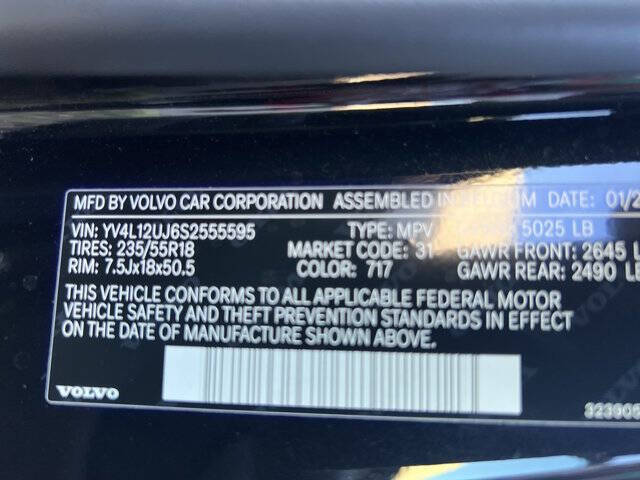 2025 Volvo XC40 B5 Core Bright Theme