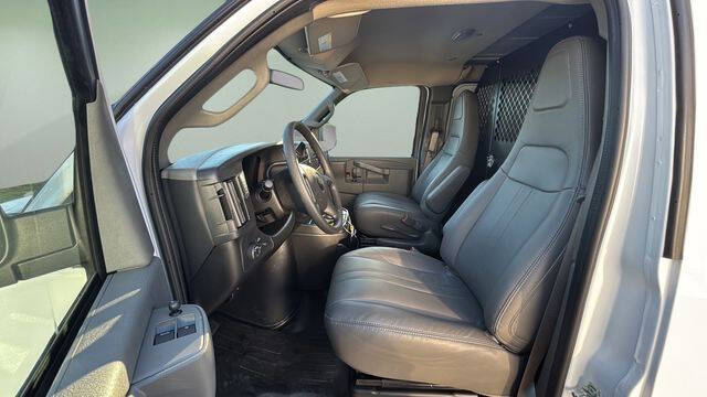 2025 Chevrolet Express 2500