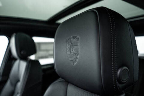 2025 Porsche Macan T