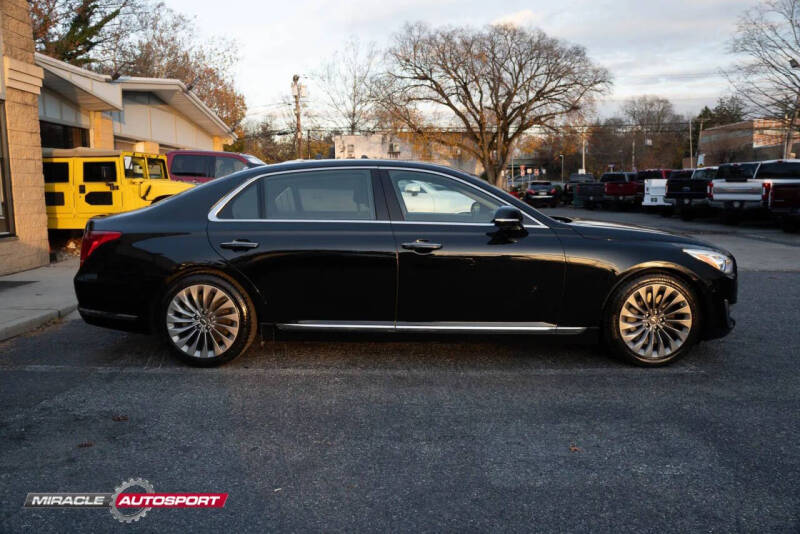 2017 Genesis G90