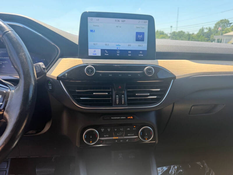 2022 Ford Escape Titanium