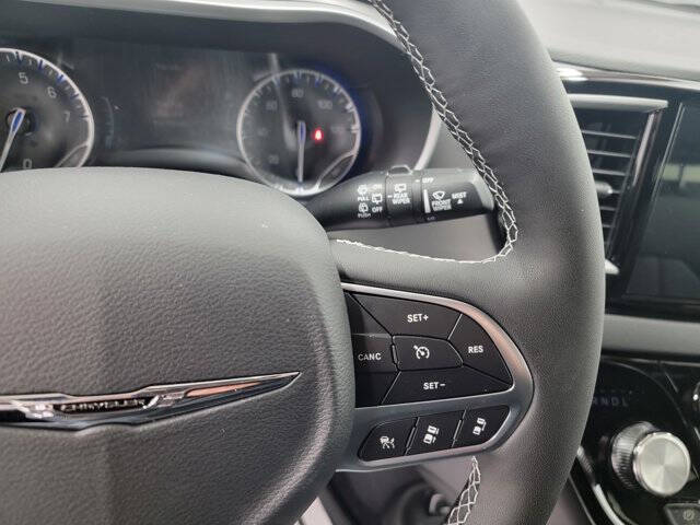 2026 Chrysler Voyager LX