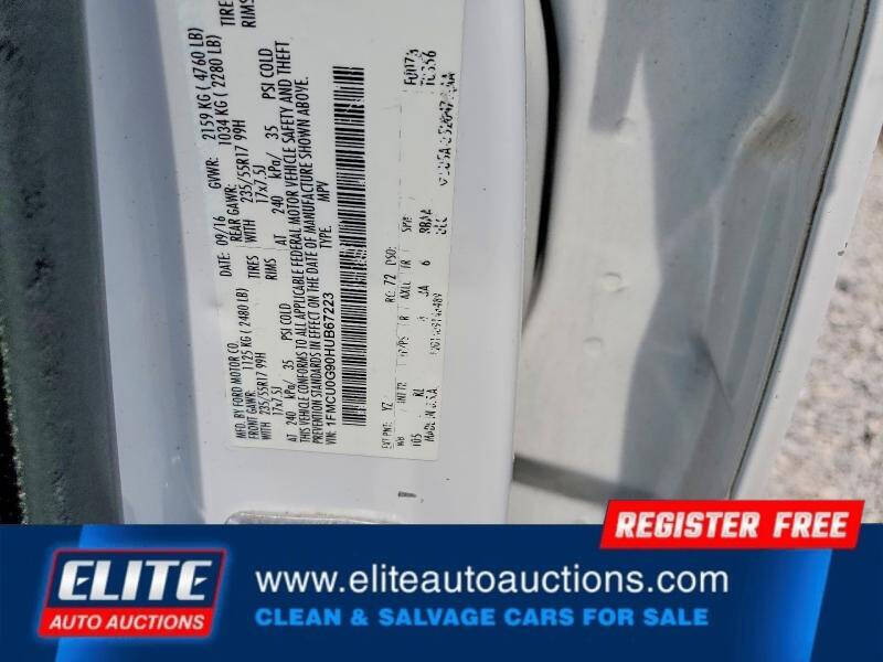 White 2017 Ford Escape SE SE 4dr SUV 26