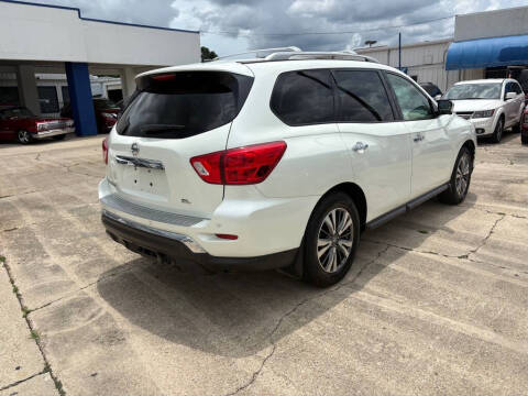 2017 Nissan Pathfinder SL