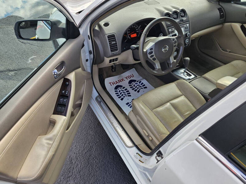 2010 Nissan Altima S photo 11