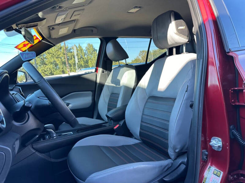 2023 Nissan Kicks SR