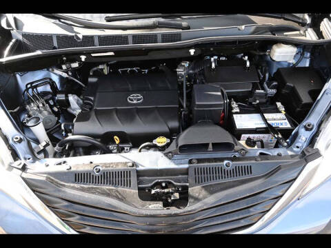 2013 Toyota Sienna LE Mobility 7-Passenger