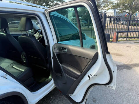 2017 Volkswagen Tiguan 2.0T Wolfsburg Edition