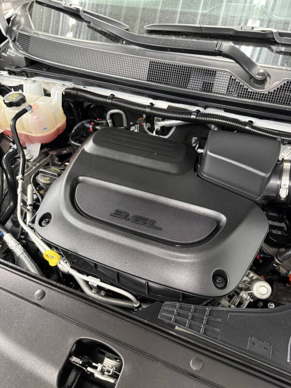 2025 Chrysler Pacifica Select - Photo 14