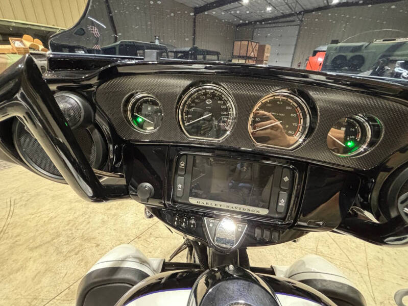 2016 Harley-Davidson Street Glide  Screaming Eagle