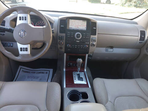 2012 Nissan Pathfinder LE