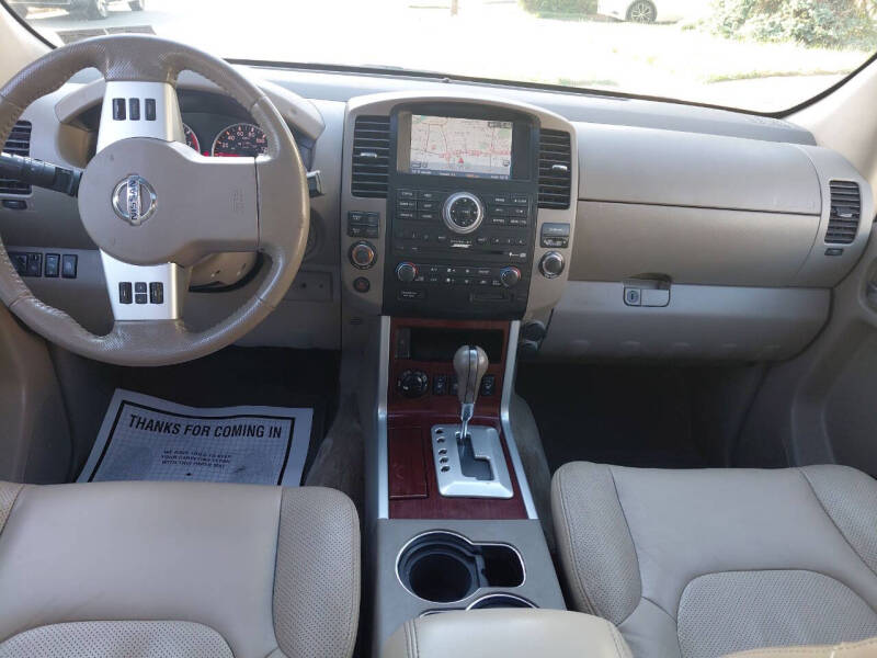 2012 Nissan Pathfinder LE
