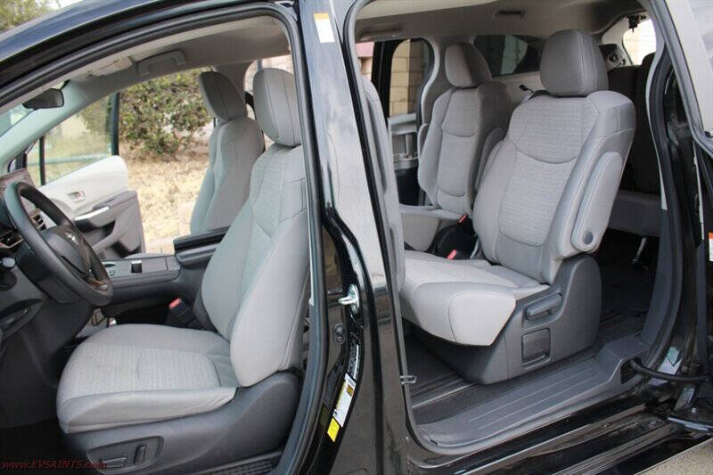 2024 Toyota Sienna LE 8-Passenger