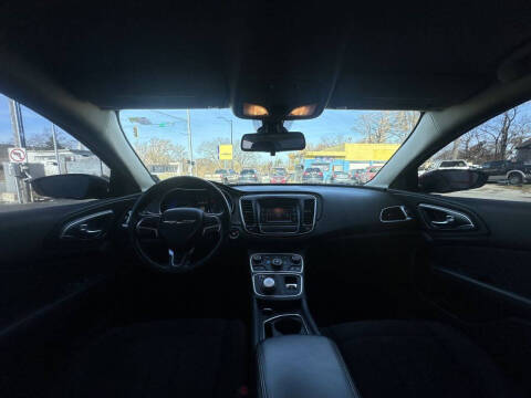 2016 Chrysler 200 LX