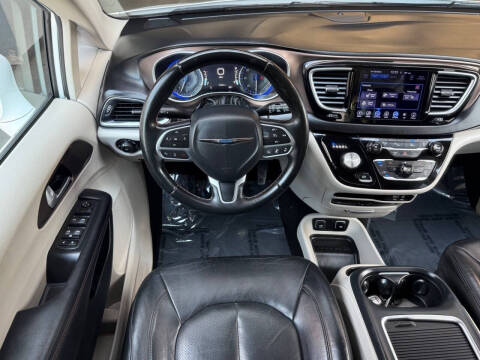 2017 Chrysler Pacifica Touring-L Plus