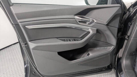 2021 Audi e-tron quattro Premium