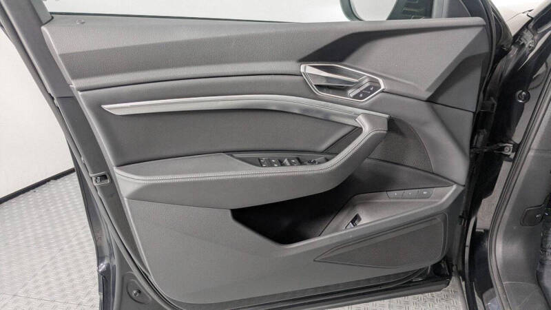 2021 Audi e-tron quattro Premium