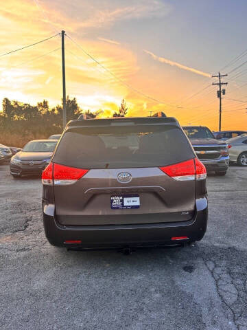 2013 Toyota Sienna XLE 8-Passenger